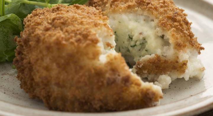 Klasszikus, omlós kijevi csirke: ropogós bunda, fűszervajas töltelék