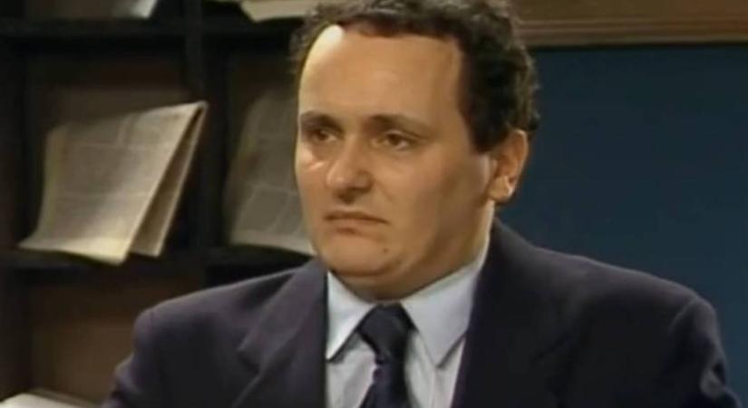 Tűzoltók törték az ajtót a 2000-es évek magyar tévésztárjára: azonnal kórházba is vitte a mentő