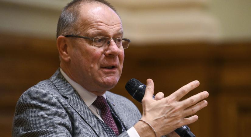 Navracsicsék adatokat érnek be a kínosnak tűnő ügyekről