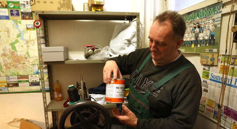 Kaposvári értékmentő a Teleki utcában: már nem éri meg, mégis marad a kaptafánál