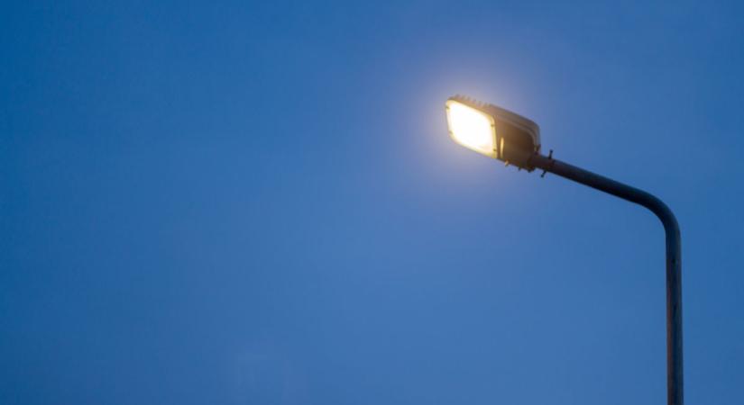 Okos fejlesztés Ruzsán: modernebb világítás jöhet a közterületeken