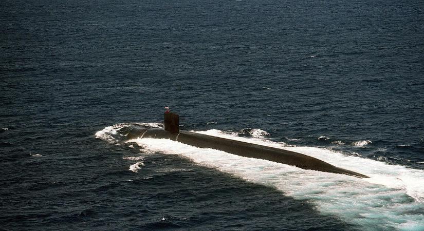 „Ezt keserűen meg fogják bánni” – kemény fenyegetés jött Iránból az elsüllyesztett hadihajó miatt