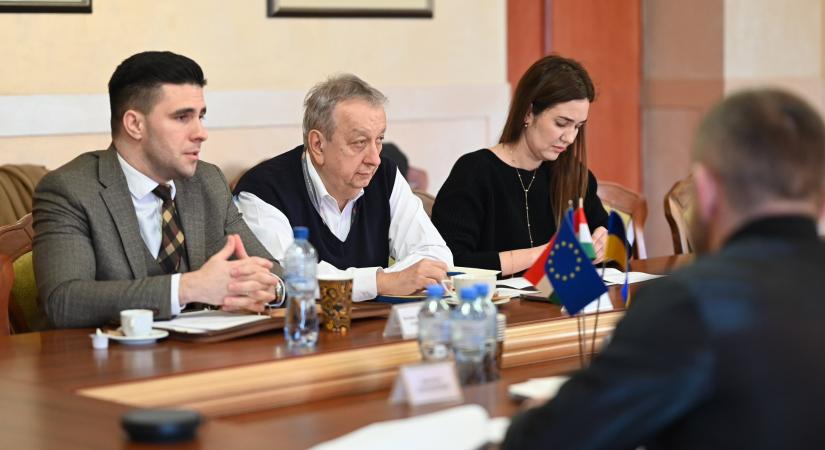 A Kárpátaljai Megyei Katonai Adminisztrációban tárgyaltak Magyarország Főkonzulátusának képviselőivel