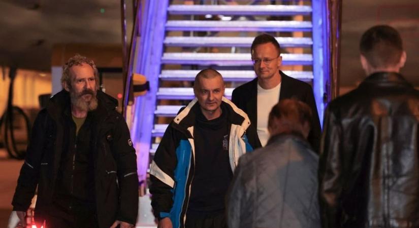 Biztonságban hazatértek a kárpátaljai hadifoglyok - kiszabadulásuk a magyar kormány nagy sikere (videó)