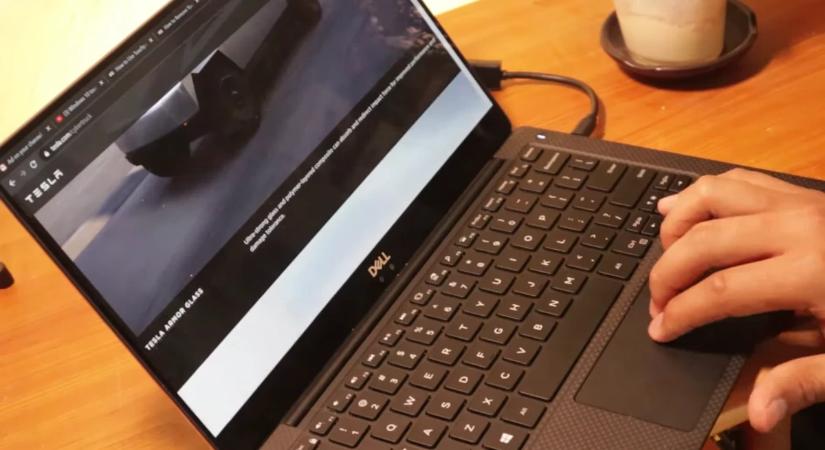 Riaszt a szakértő: Így lophatják el minden pénzed a csalók a kéretlen csomagokkal