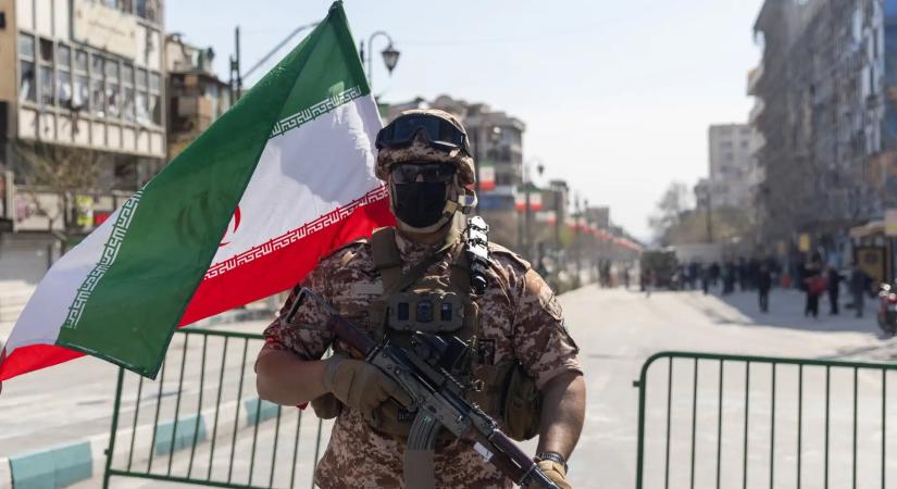 Káosz az iráni háborúban: A piacok pánikolnak, így drágulhat tovább a benzin