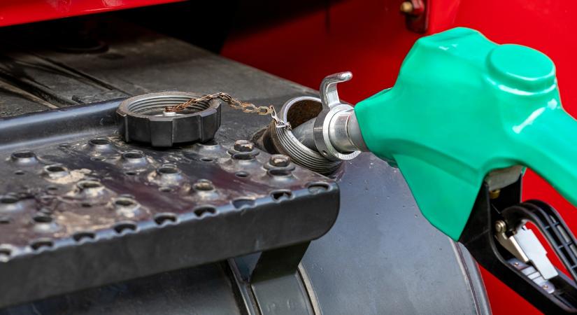 Pánik: IBC tartályba gyűjtik a gázolajat