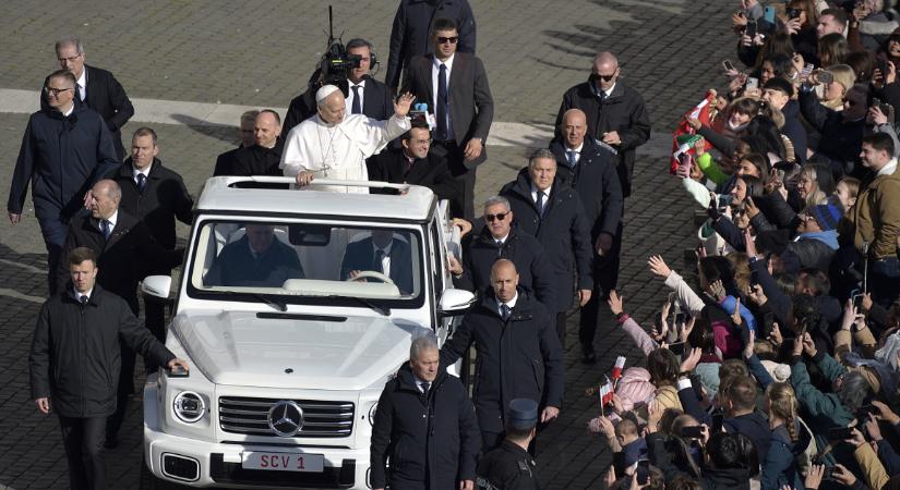 A Vatikán a mesterséges intelligencia és a „kiborg-ember” veszélyeire figyelmeztet