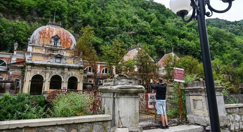 Vészesen fogy a románok pénze: összeomlott egy teljes ágazat