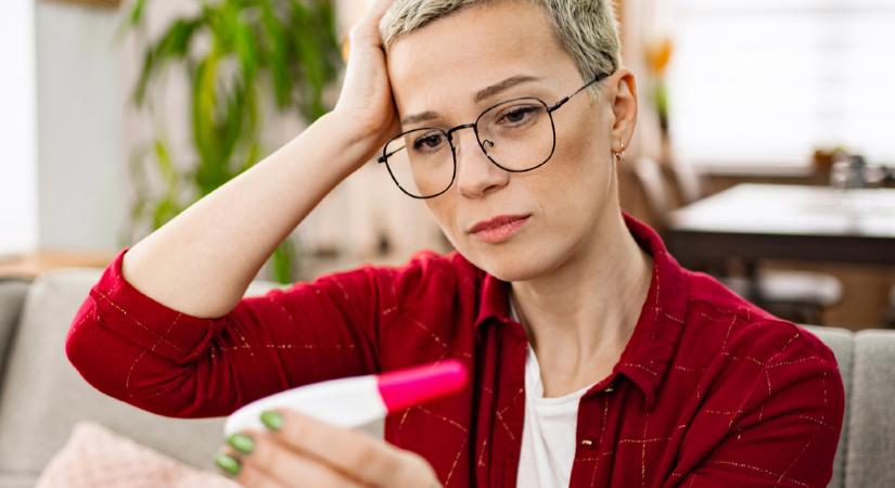 Ezt jelenti a halvány csík a terhességi teszten