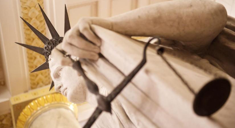 Iskolástársa elleni szexuális erőszakkal vádolnak egy Pest megyei fialatkorút