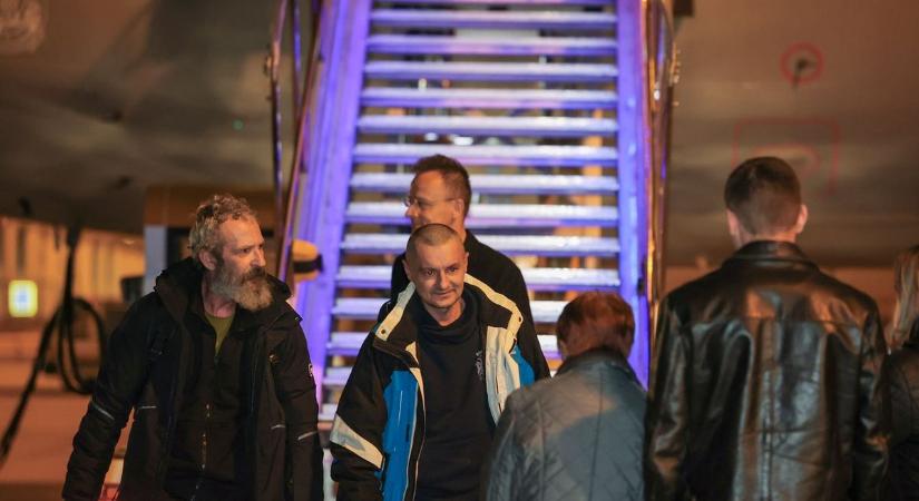 Elrabolták, majd az ukrán frontra vitték – így érkezett haza a két kiszabadított kárpátaljai hadifogoly - Videóval!