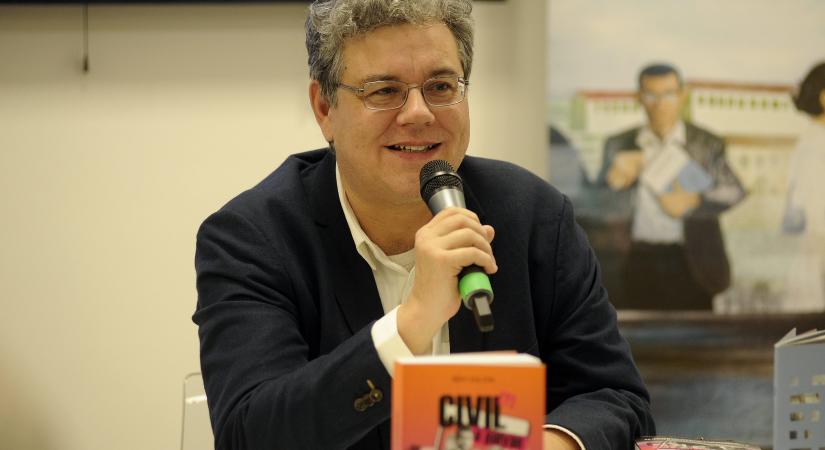 A 21. század legnagyobb rejtett játszmája zajlik a kijelzőiden – Béky Zoltán könyvbemutatója a Századvég pódiumán