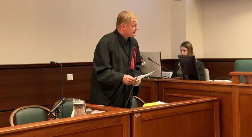 Vasrúdként csattant a porszívócső