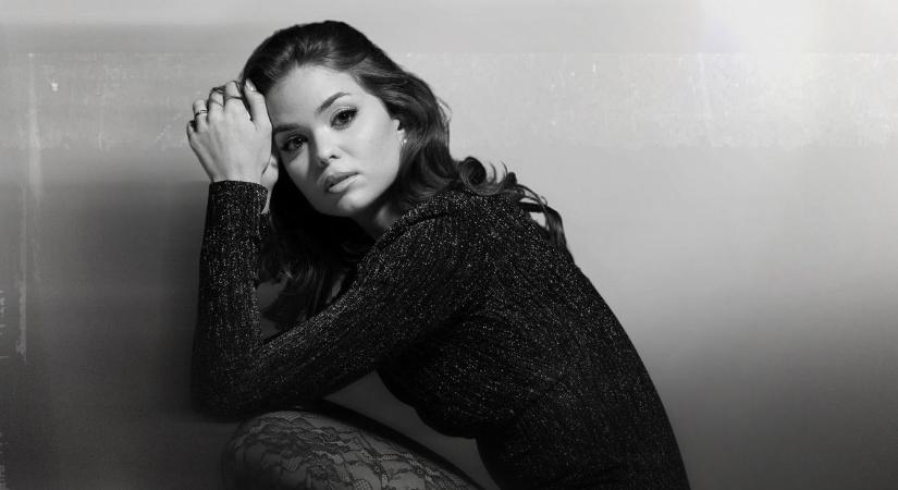 Ilyen háttérképe csak a legnagyobb rajongóknak lehet, mint Nagy Boginak! Ez tényleg csak barátság?