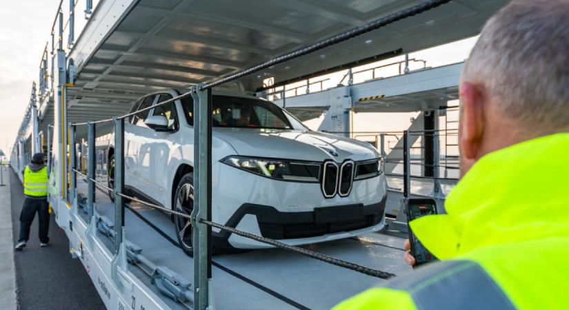 Elindultak az első BMW-k Debrecenből