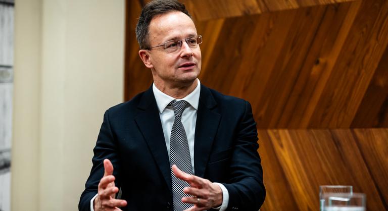 Felpörgetik a magyarok kimenekítését a Közel-Keletről, de az egyik országban senki nem vállalja a repülést