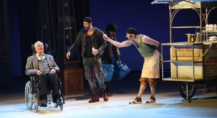 Kulisszatitkok és mély barátság: Életrevalók a Csiky színpadán