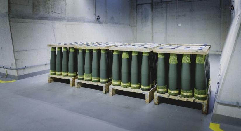 Sikorski szerint a közel-keleti háború veszélyezteti Ukrajna fegyverutánpótlását, Zelenszkij bizakodóbb