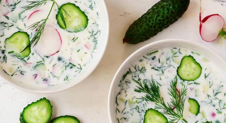 Okroshka uborkával és ropogós retekkel: hűsítő tavaszi leves