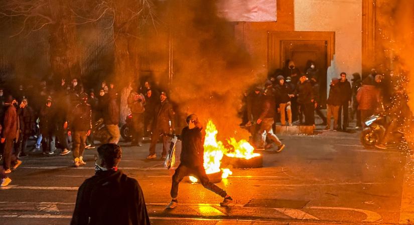 New York Times-vélemény: Trump lázadásra buzdítja az irániakat – Amerikai ezt eljátszotta az '56-os magyar forradalom idején is