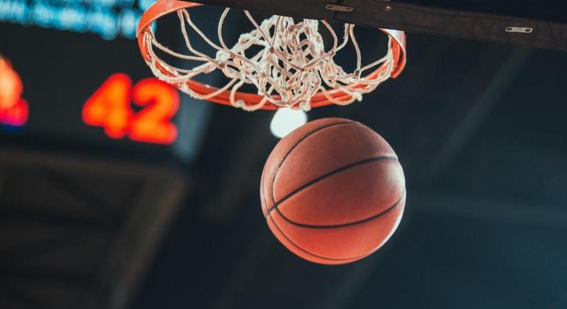 Tömegverekedés a kosárlabdameccsen – kiütötték a játékvezetőt is