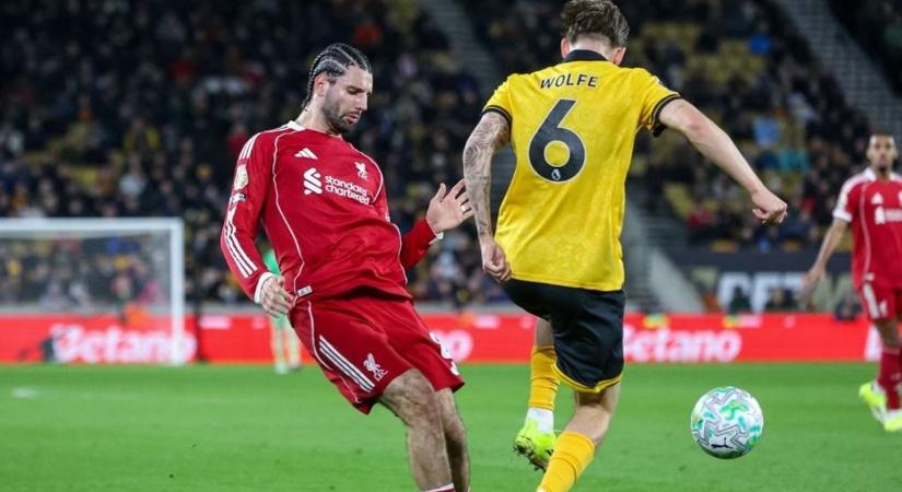 „Kint van egy Range Roverem, itthon egy Mercim meg egy Lambóm” – levideózták a liverpooli játékosok luxusautóit