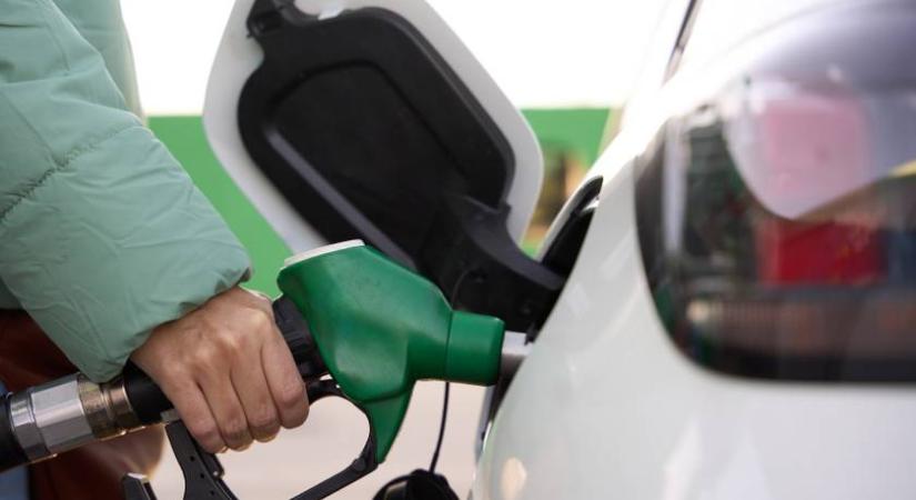 Brutális áremelkedés a kutakon péntektől: ennyivel nő a gázolaj és benzin ára