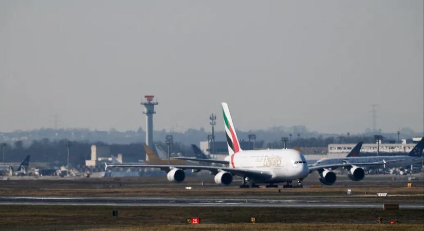 Eléri a hatezret a konzuli védelemre regisztráló magyarok száma, a külügy fel akarja pörgetni a mentesítő járatok indítását