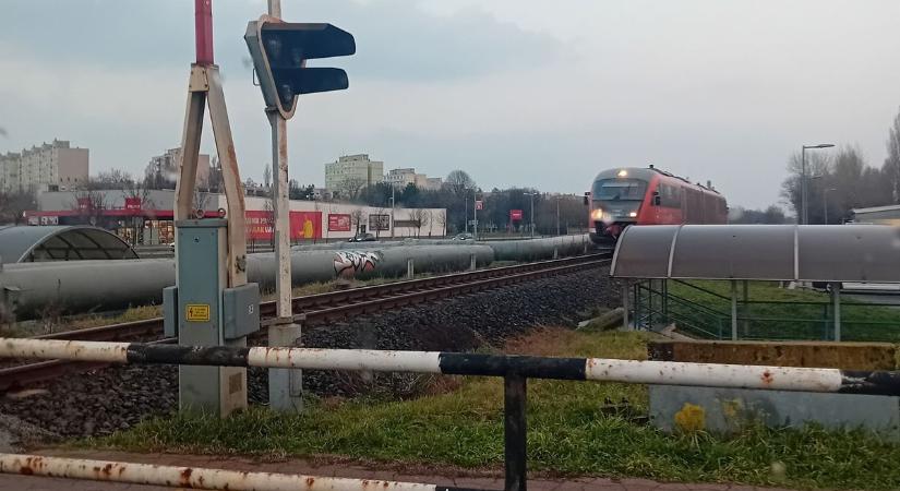 Ezért nem működtek a sorompók hosszú órákon keresztül Győrben