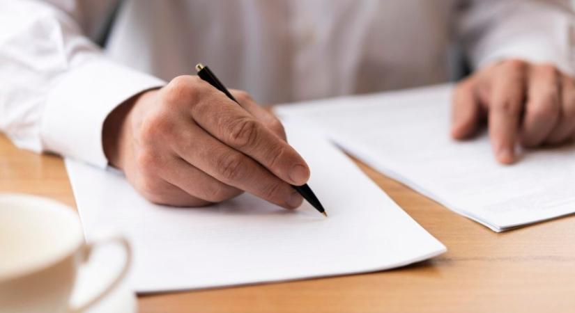 Aláírást hamisított egy borsodi ügyvéd