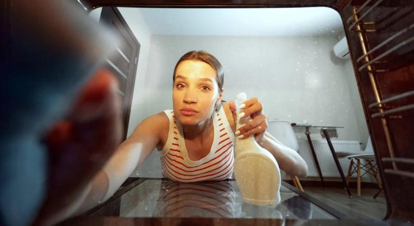 Sütőre égett zsír ellen bombabiztos megoldás: ez a házi módszer mindent visz