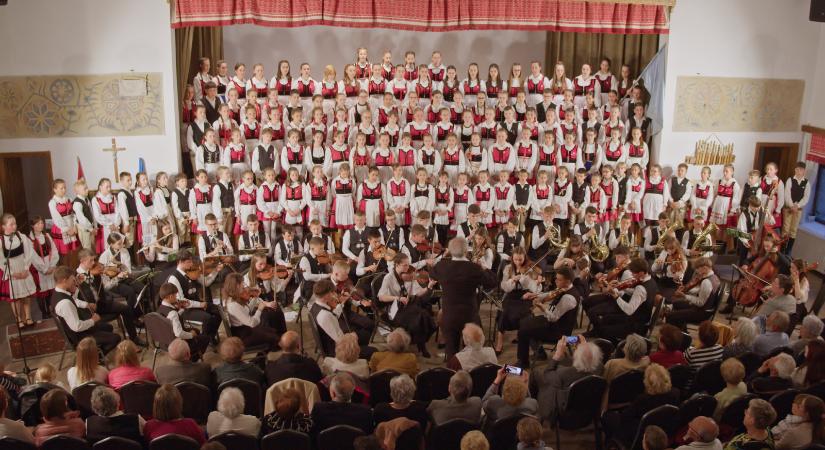 A Szentegyházi Gyermekfilharmónia ünnepi koncertet ad Marosvásárhelyen