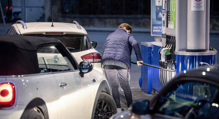Péntektől megint drágul az üzemanyag, két éve nem volt ekkora különbség a benzin és a gázolaj ára között