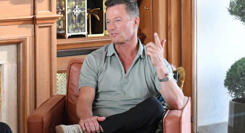 Stohl András 11 éves fiával fotózkodott: Bandi olyan sokat változott, hogy nehezen ismertük fel