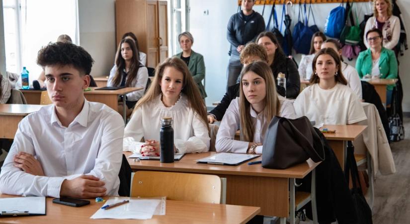 A szép magyar beszéd bajnokait keresték a Piarista-iskolában