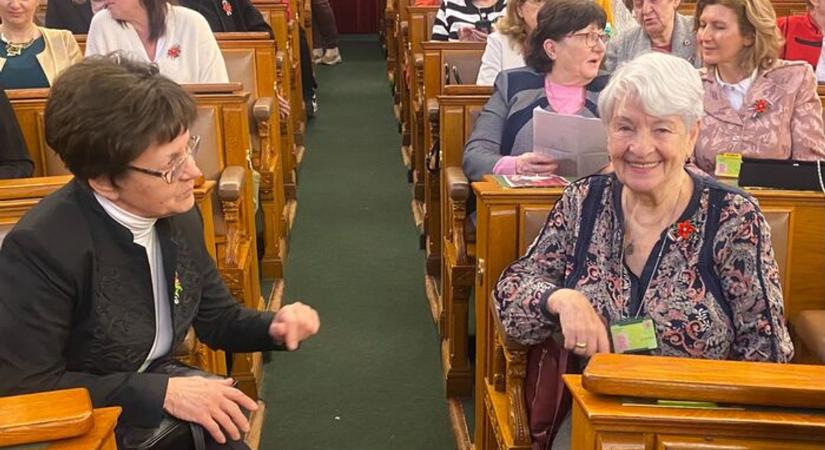 „Ránk, nőkre óriási felelősség hárul” – 24 ország magyar asszonyai tiltakoznak a háború ellen