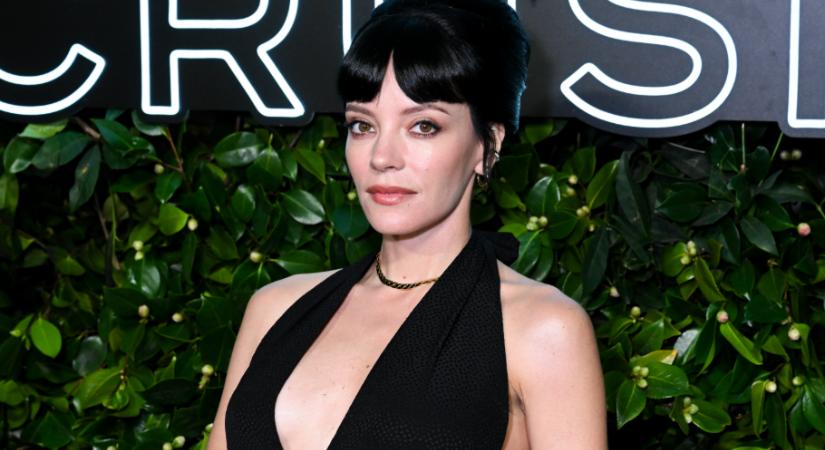 Lily Allen hűtlen férjének számláiból varrott ruhában jelent meg – a férfi a szeretőire költötte a pénzt