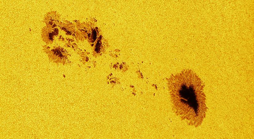 Gigászi napfolt tűnt fel, és a Földet bombázza nagy erőkkel - videó