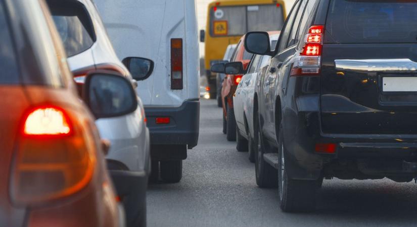 Hármas karambol okoz fennakadást az M5-ös autópályán