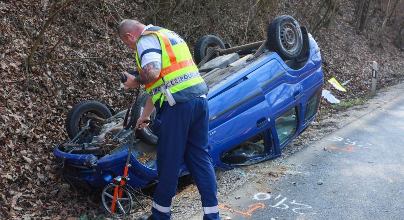 Brutális fotókon a 25-ös főúton történt baleset