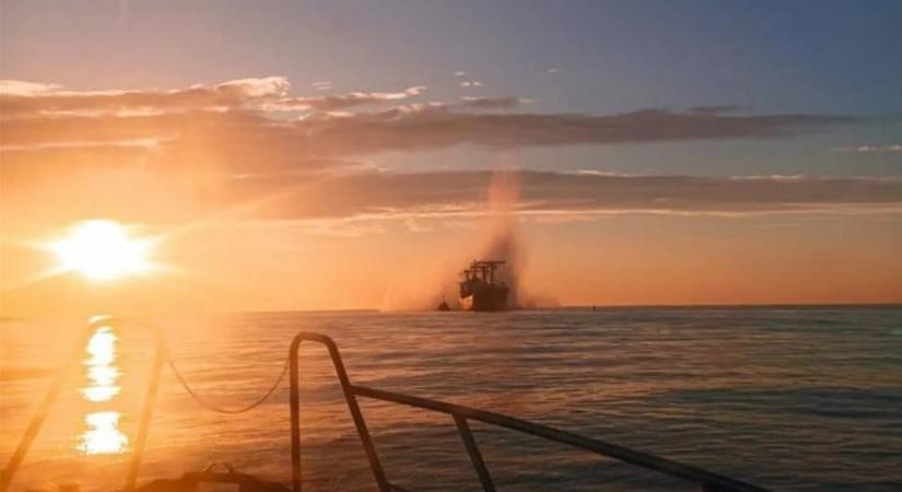 Orosz dróncsapás ért egy civil hajót, legénységének több tagja is megsérült