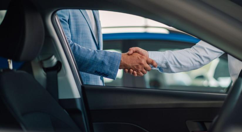 Gépjármű-adásvétel mobilon: Elérhető az új funkció, ami kiváltja a személyes ügyintézést