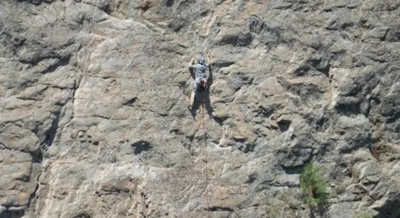 Barátai szeme láttára zuhant a halálba egy tapasztalt hegymászó