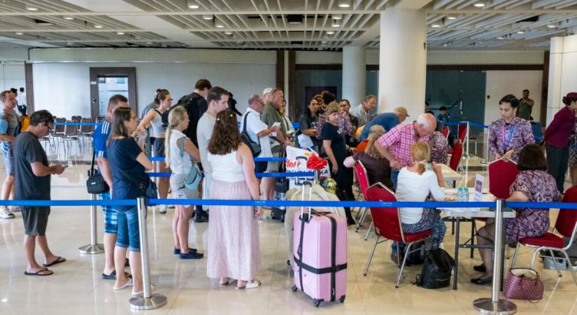 Izrael vasárnaptól fokozatosan megnyitja légterét az induló járatok számára is