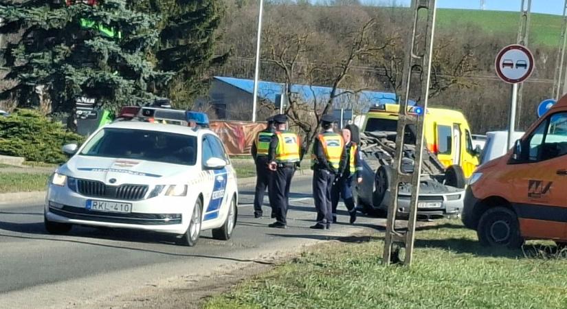 Baleset miatt áll a forgalom a Mohácsi úton – ÚJABB FEJLEMÉNYEK!