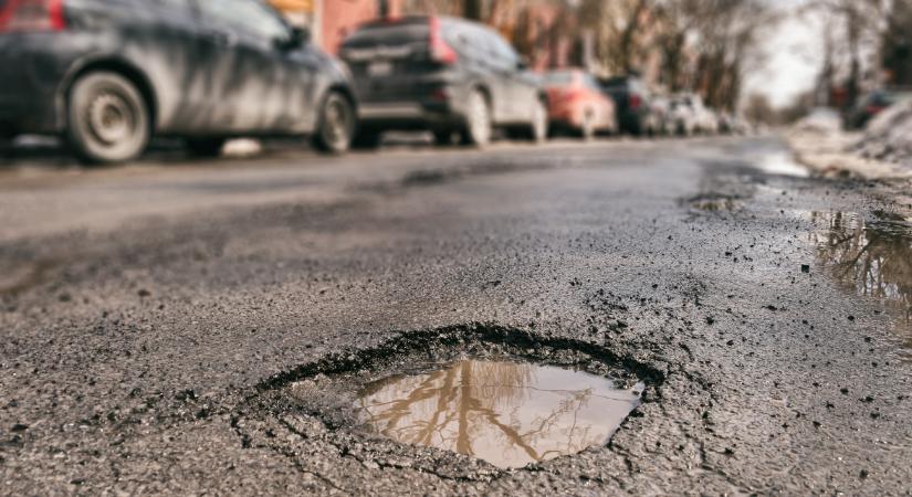 Sokkal több a kátyúkár a szokásosnál – itt vannak a számok