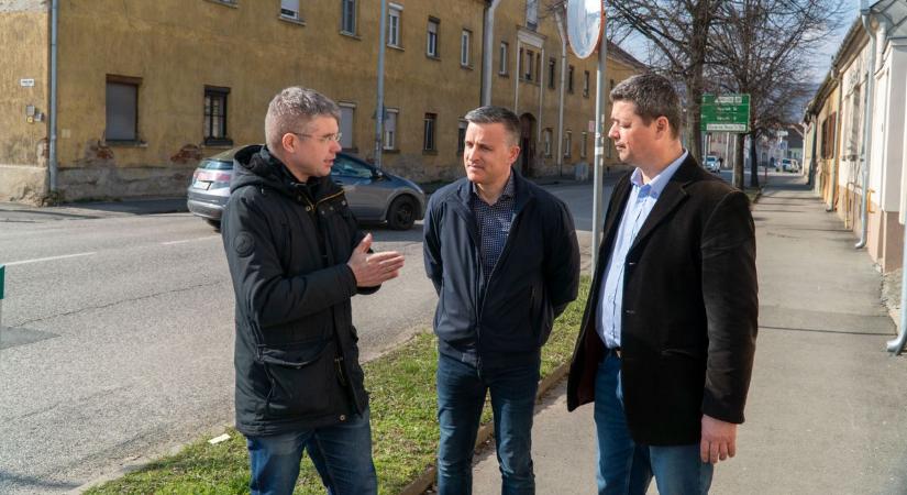 Leromlott állapotú útszakasz újul meg Kőszegen