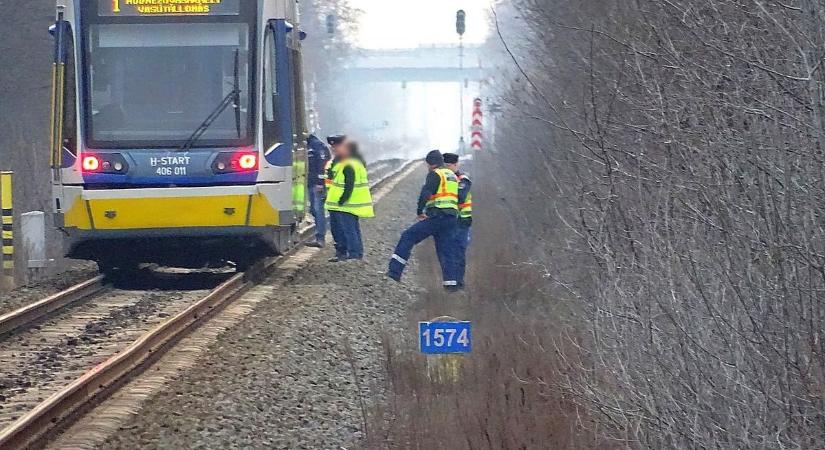 Sínekre lépett egy gyalogos - halálos balesetet szenvedett (helyszíni fotók)!
