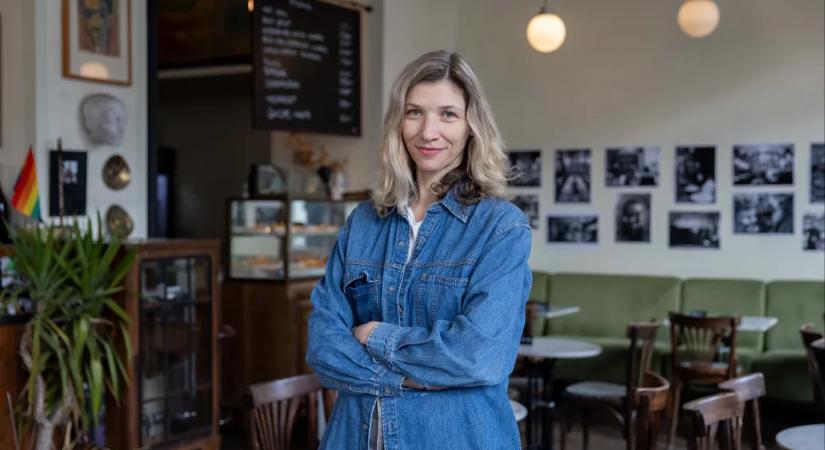 Felhúz, de perverz módon érdekel A Dal című műsor, ezért írtam bele a regénybe